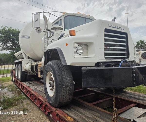 2005 MACK GU713 READY MIX CONCRETE MIXER TRUCK 001