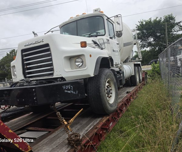 2005 MACK GU713 READY MIX CONCRETE MIXER TRUCK 002