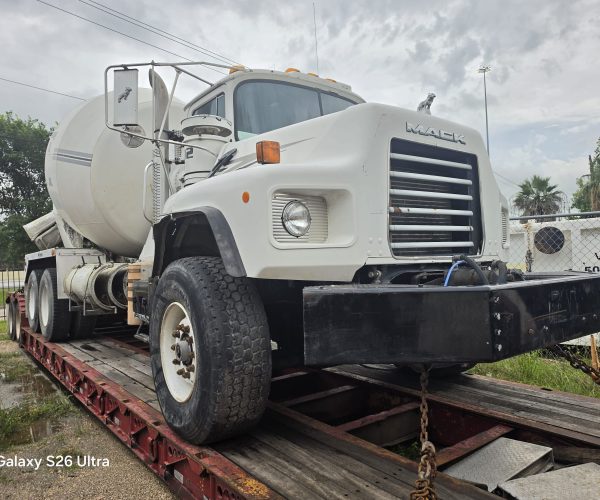 2005 MACK GU713 READY MIX CONCRETE MIXER TRUCK 004