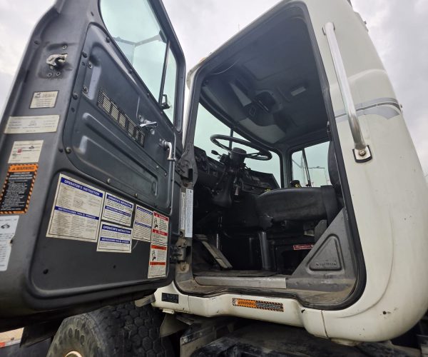 2005 MACK GU713 READY MIX CONCRETE MIXER TRUCK 005