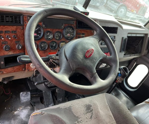 2005 PETERBILT 330 DUMP TRUCK TANDEM AXLE WLIFT AXLE 007