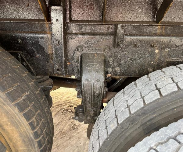 2005 PETERBILT 330 DUMP TRUCK TANDEM AXLE WLIFT AXLE 014