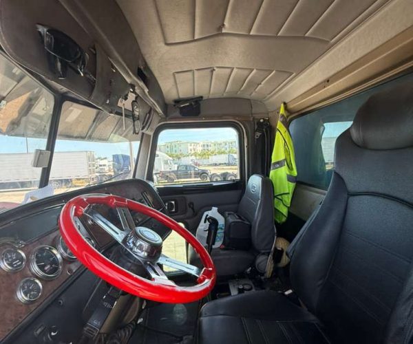 2005 PETERBILT 357 DUM TRUCK TRI-AXLE 009