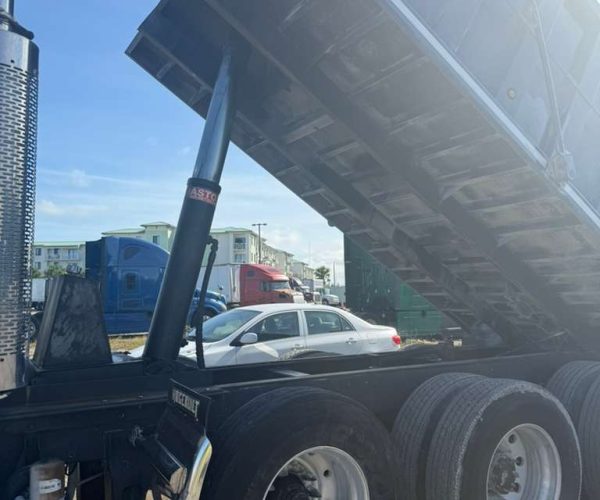 2005 PETERBILT 357 DUM TRUCK TRI-AXLE 013