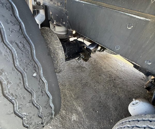 2005 PETERBILT 357 DUM TRUCK TRI-AXLE 015