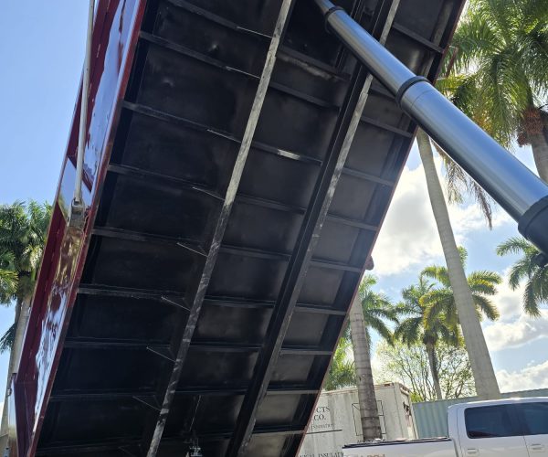 2005 PETERBILT 357 TRI AXLE DUMP TRUCK W STEERABLE THIRD AXLE FACTORY DOUBLE POWER STEERING 008