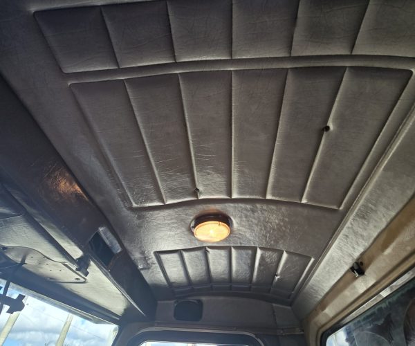 2005 PETERBILT 357 TRI AXLE DUMP TRUCK W STEERABLE THIRD AXLE FACTORY DOUBLE POWER STEERING 009