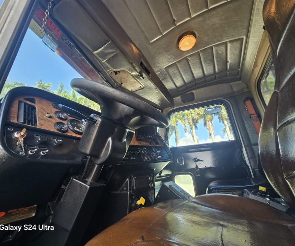 2005 PETERBILT 357 TRI AXLE DUMP TRUCK W STEERABLE THIRD AXLE FACTORY DOUBLE POWER STEERING 016