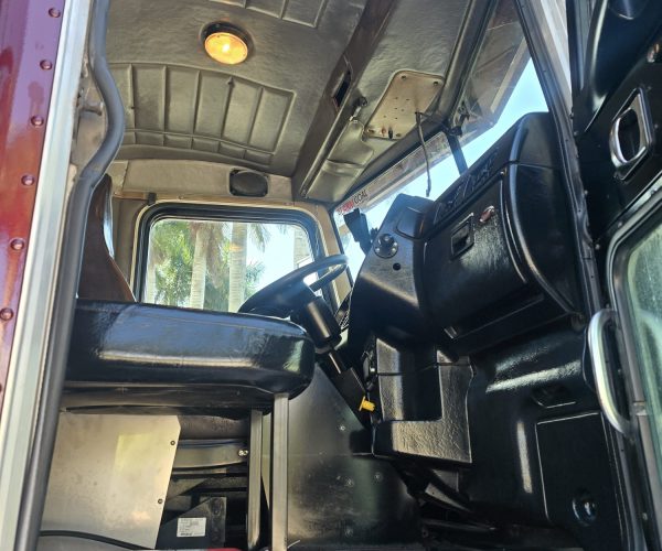 2005 PETERBILT 357 TRI AXLE DUMP TRUCK W STEERABLE THIRD AXLE FACTORY DOUBLE POWER STEERING 017