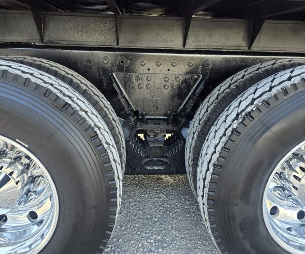 2005 PETERBILT 357 TRI AXLE DUMP TRUCK W STEERABLE THIRD AXLE FACTORY DOUBLE POWER STEERING 022