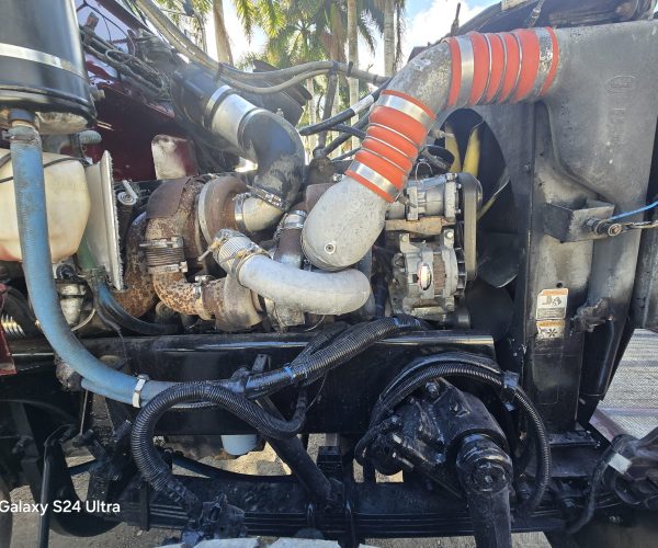 2005 PETERBILT 357 TRI AXLE DUMP TRUCK W STEERABLE THIRD AXLE FACTORY DOUBLE POWER STEERING 027