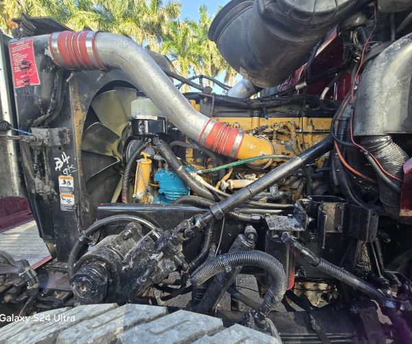 2005 PETERBILT 357 TRI AXLE DUMP TRUCK W STEERABLE THIRD AXLE FACTORY DOUBLE POWER STEERING 029