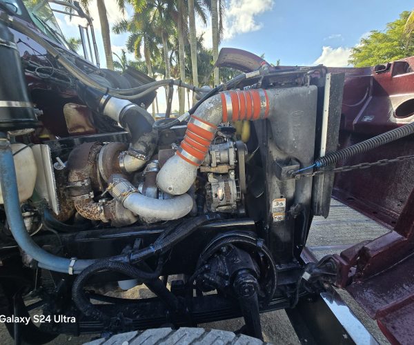 2005 PETERBILT 357 TRI AXLE DUMP TRUCK W STEERABLE THIRD AXLE FACTORY DOUBLE POWER STEERING 030