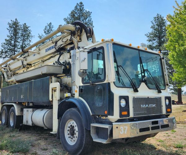 2005 SCHWING 32M CONCRETE PUMP MOUNTED 001