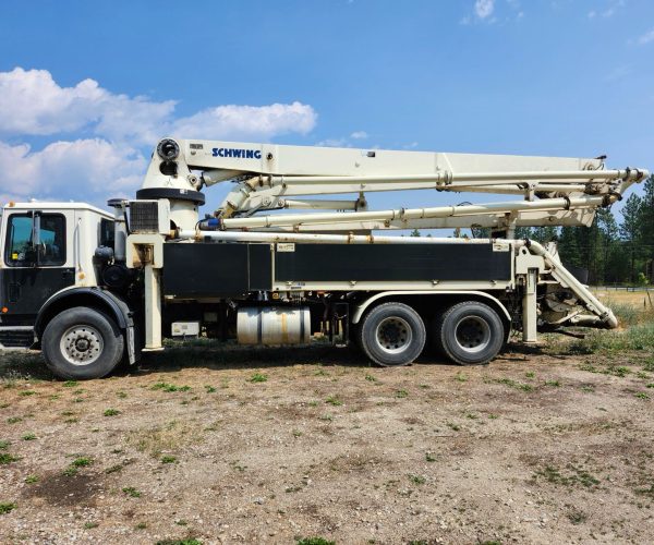 2005 SCHWING 32M CONCRETE PUMP MOUNTED 003