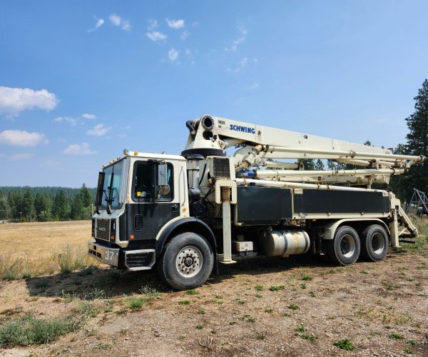2005 SCHWING 32M CONCRETE PUMP MOUNTED 004