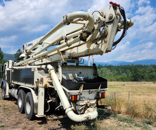 2005 SCHWING 32M CONCRETE PUMP MOUNTED 005
