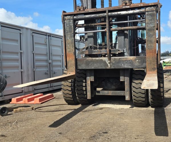 2005 TAYLOR T520M 52.000 LB PNEUMATIC TIRES 4 WHEELS SIT DOWN SIDE SHIFTER 002