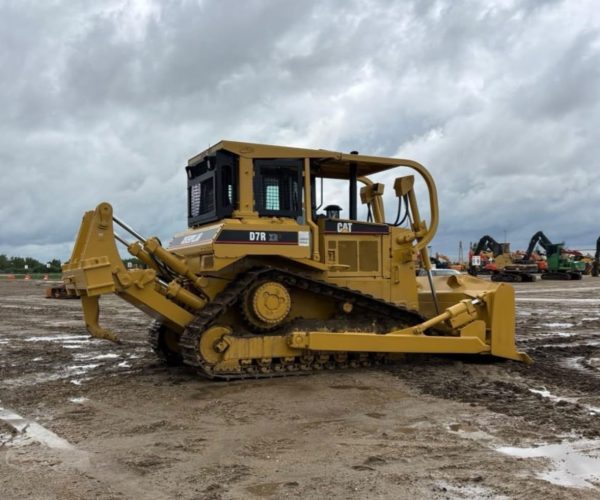 2006 CATERPILLAR D7R DOZER WITH ENCLOSED CAB & AC & SINGLE 001