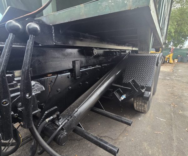 2006 IMT 16000S3 GRAPPLE CRANE & ROLL-OFF ON A 1998 MACK RD 026