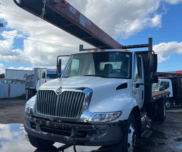 2006 INTERNATIONAL CLEASBY ROOFING CONVEYOR TRUCK 001