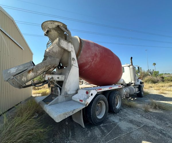 2006 INTERNATIONAL MIXER TRUCK 10 12 YARDS 003