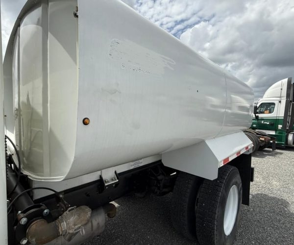 2006 INTERNATIONAL NEW 2000 GALLON TANK 4300 4 SPRAYERS 002