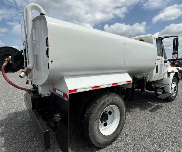 2006 INTERNATIONAL NEW 2000 GALLON TANK 4300 4 SPRAYERS 003