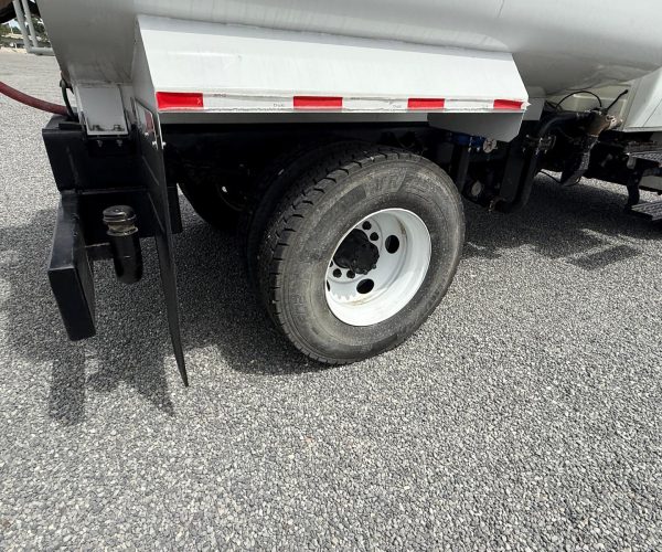 2006 INTERNATIONAL NEW 2000 GALLON TANK 4300 4 SPRAYERS 004