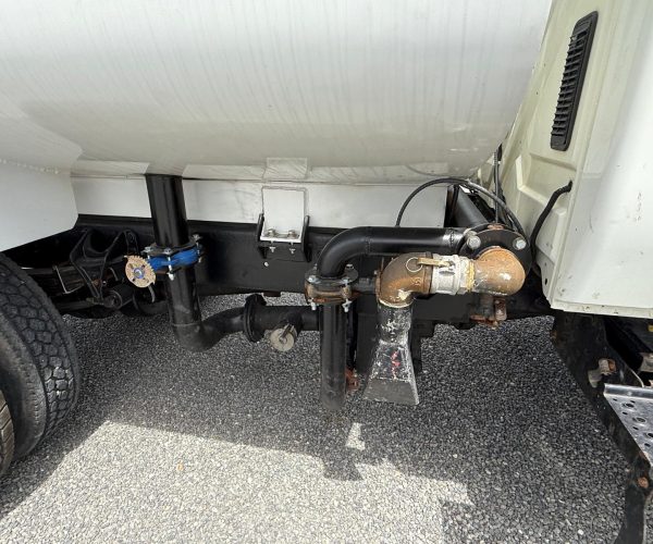 2006 INTERNATIONAL NEW 2000 GALLON TANK 4300 4 SPRAYERS 005