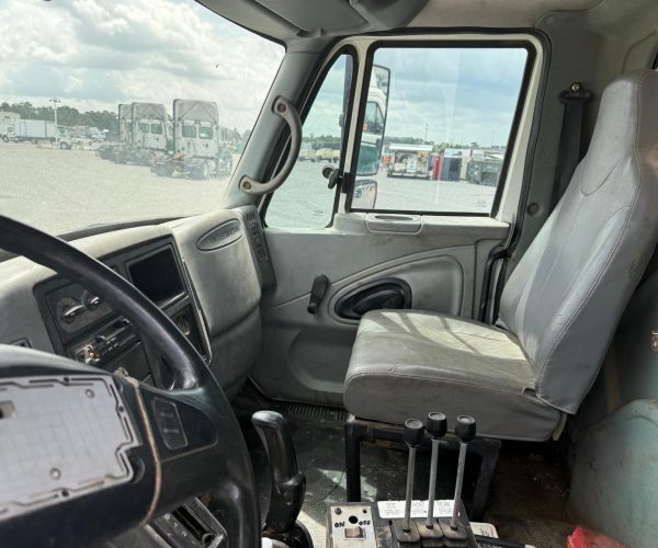 2006 INTERNATIONAL NEW 2000 GALLON TANK 4300 4 SPRAYERS 007