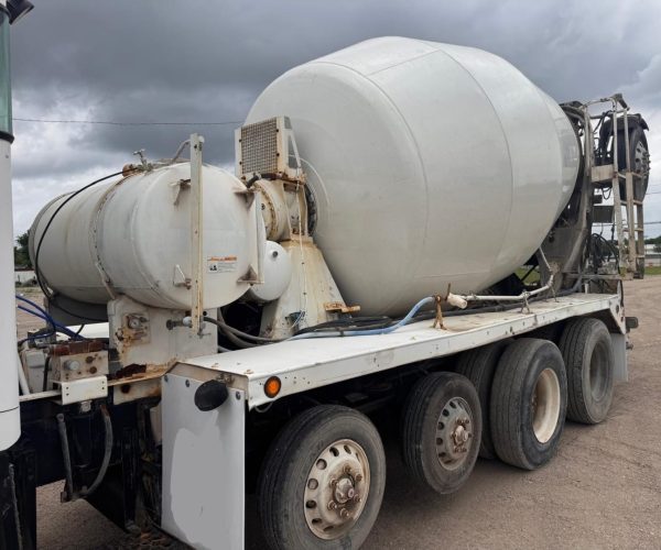 2006 KENWORTH W900 CONCRETE MIXER 11 YARDS 006