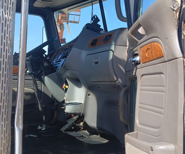 2006 PETERBILT DAY CAB DAY CAB TANDEM 008