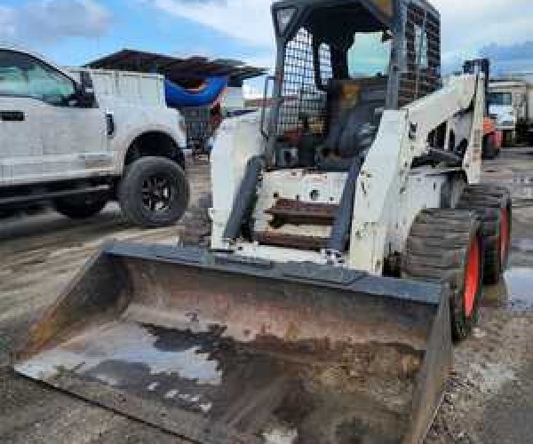 2006 SKID STEER BOBCAT S220 WITH HIGH FLOW 002