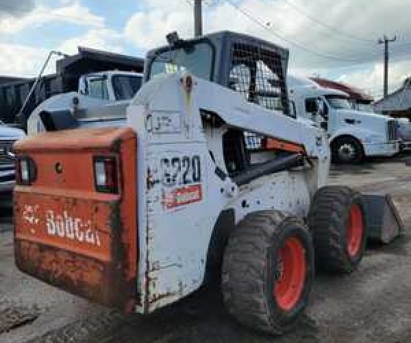 2006 SKID STEER BOBCAT S220 WITH HIGH FLOW 004