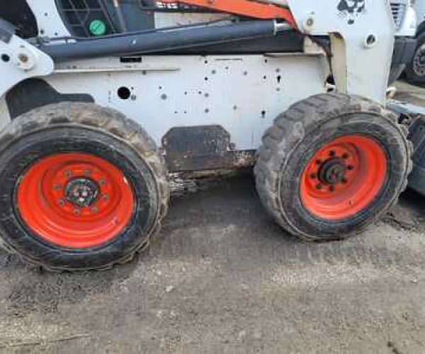 2006 SKID STEER BOBCAT S220 WITH HIGH FLOW 005