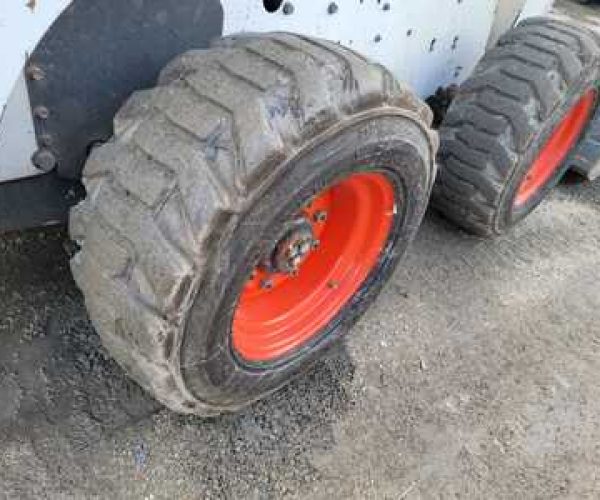 2006 SKID STEER BOBCAT S220 WITH HIGH FLOW 006