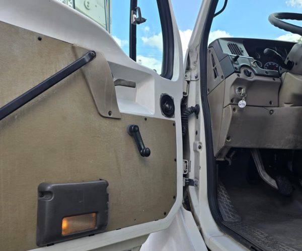 2006 STERLING DUMP TRUCK SINGLE AXLE 004