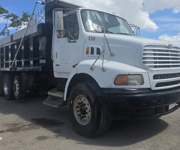 2006 STERLING DUMP TRUCK TRI-AXLE DETROIT 12.7 ENGINE & 8LL TRANSMISSION 001
