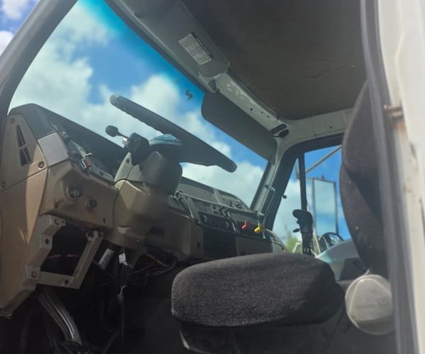 2006 STERLING DUMP TRUCK TRI-AXLE DETROIT 12.7 ENGINE & 8LL TRANSMISSION 004