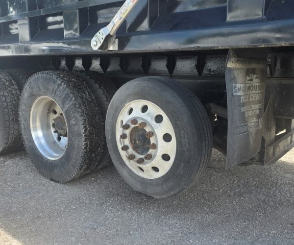 2006 STERLING DUMP TRUCK TRI-AXLE DETROIT 12.7 ENGINE & 8LL TRANSMISSION 008