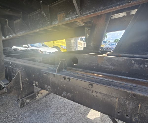 2006 STERLING DUMP TRUCK TRI-AXLE DETROIT 12.7 ENGINE & 8LL TRANSMISSION 021