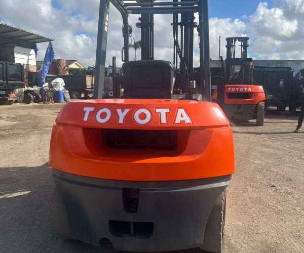 2006 TOYOTA 7FDU35 HEAVY DUTY DIESEL FORKLIFT 004
