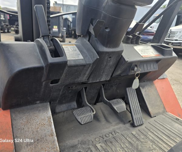 2006 TOYOTA 7FDU35 HEAVY DUTY DIESEL FORKLIFT 009