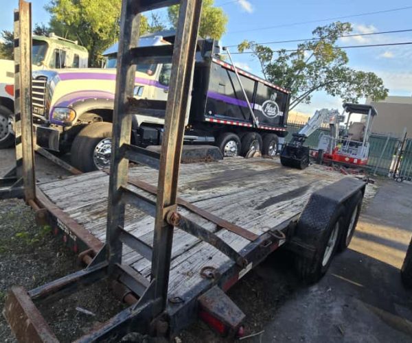 2006 UTILITY TANDEM TRAILER WITH RAMPS 003