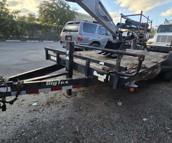 2006 UTILITY TANDEM TRAILER WITH RAMPS 005