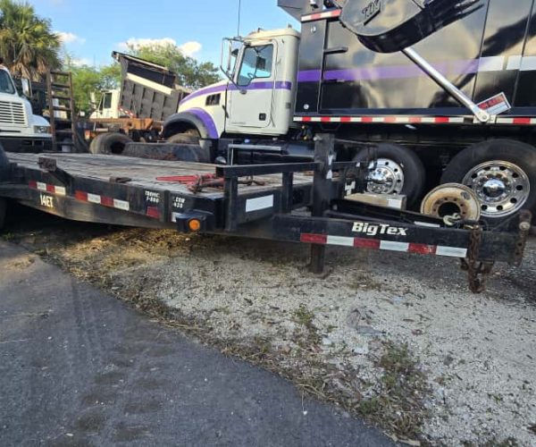2006 UTILITY TANDEM TRAILER WITH RAMPS 006