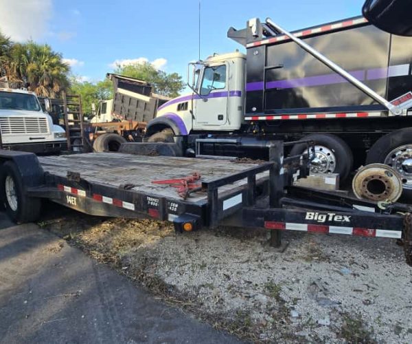 2006 UTILITY TANDEM TRAILER WITH RAMPS 007