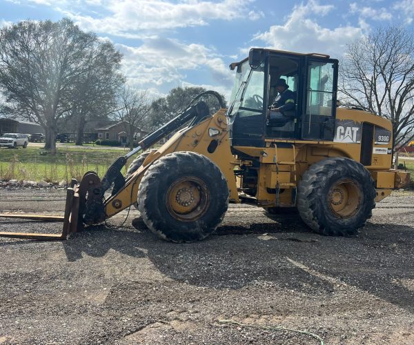 2007 CATERPILLAR 930G WHEEL ENCLOSED CAB AC LOADER W FORKS AND BUCKET 001