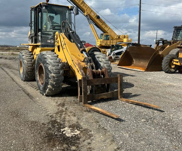 2007 CATERPILLAR 930G WHEEL ENCLOSED CAB AC LOADER W FORKS AND BUCKET 002